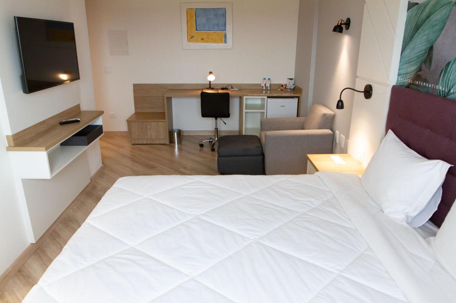 Bristol International Hotel 4*