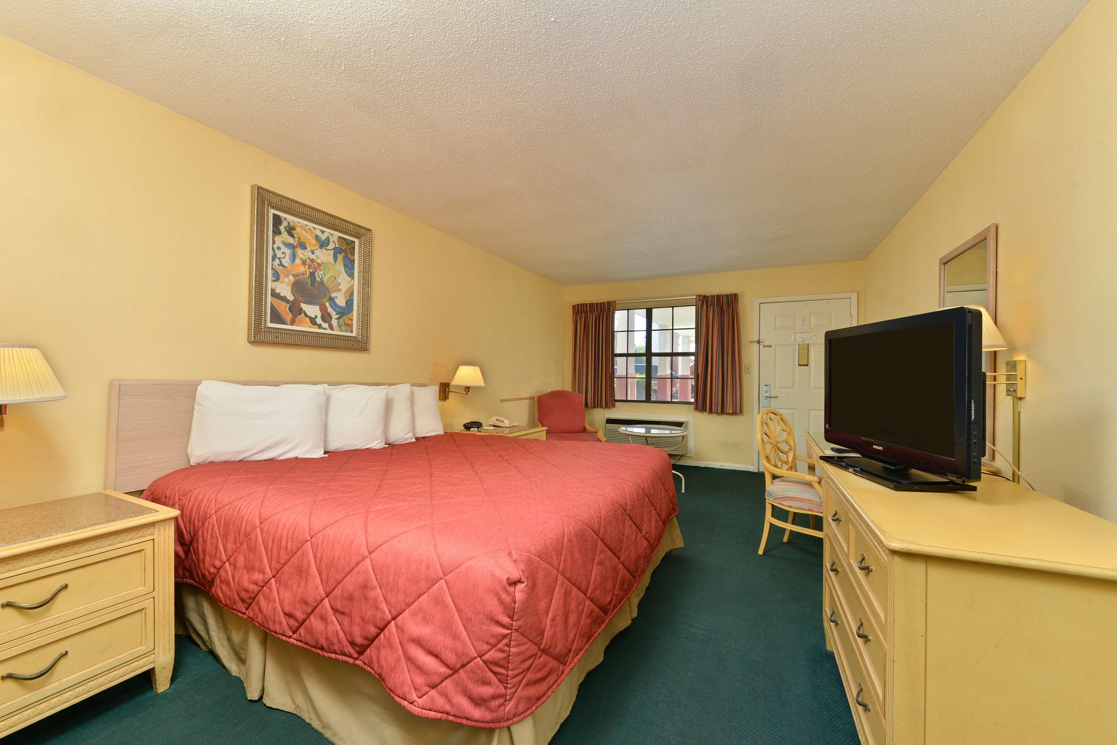 Bristol International Hotel 4*