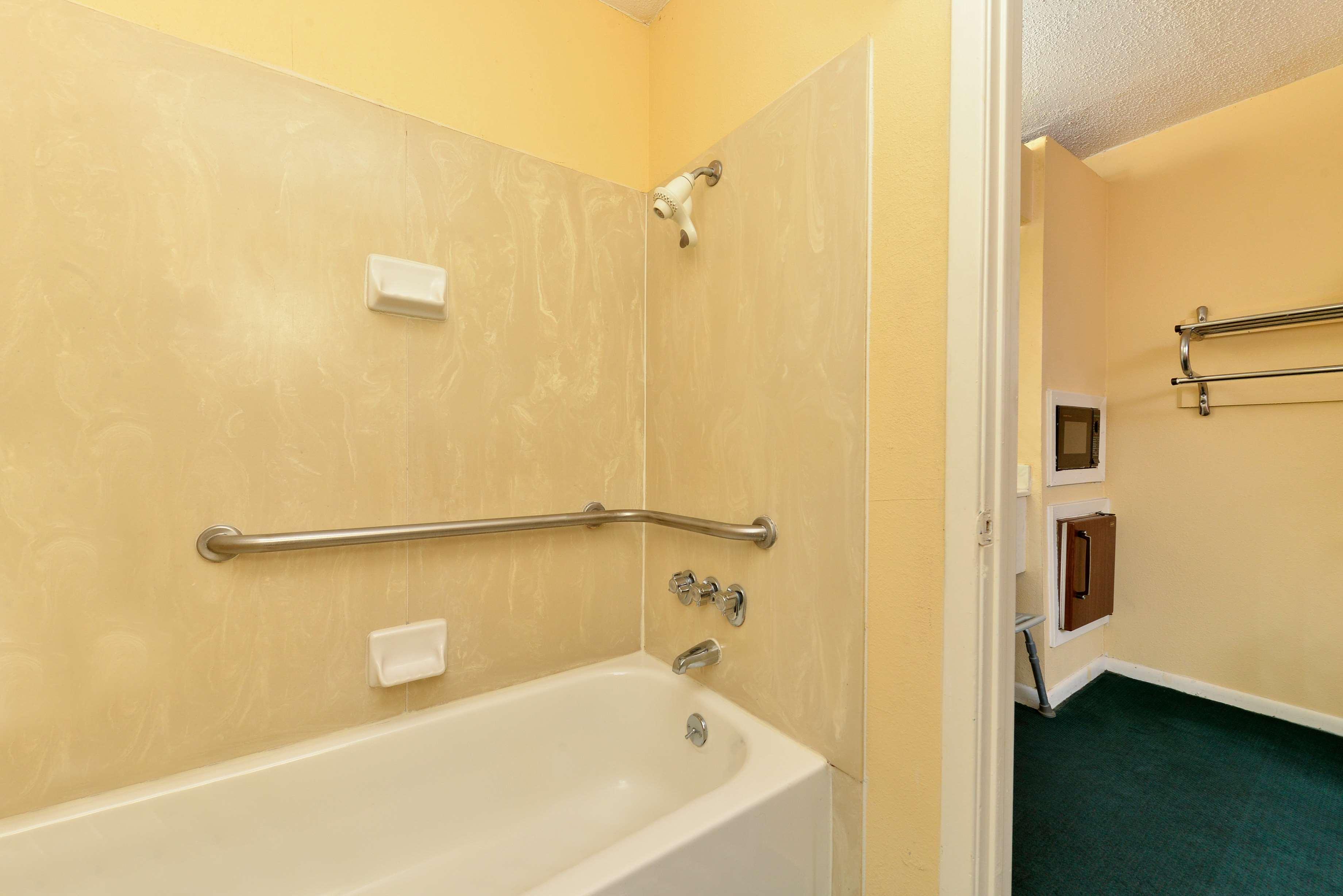 Bristol International 4*